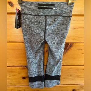 Under Armour Women’s Capri Leggings Phantom Gray Womans Size XS